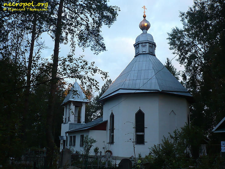 Никольский храм в посёлке Саблино; фото Изяслава Тверецкого, сентябрь 2010 г.